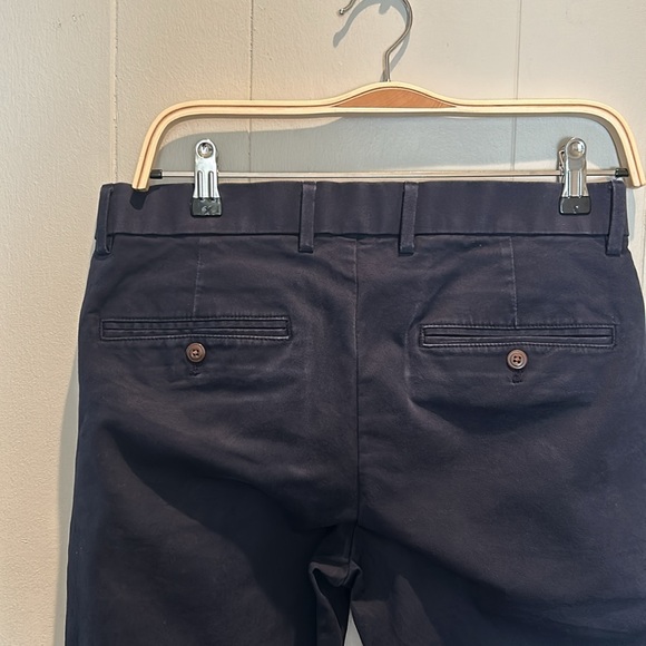 Modern Khakis in Straight Fit with GapFlex
30 x 32 L
Color - Navy - Picture 7 of 9